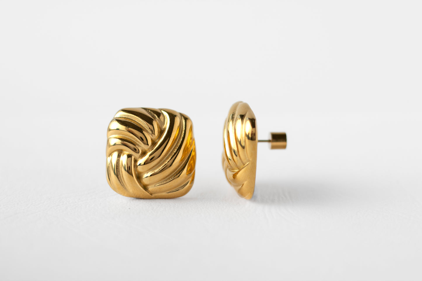 Swirl earrings, 18k Gold-plated