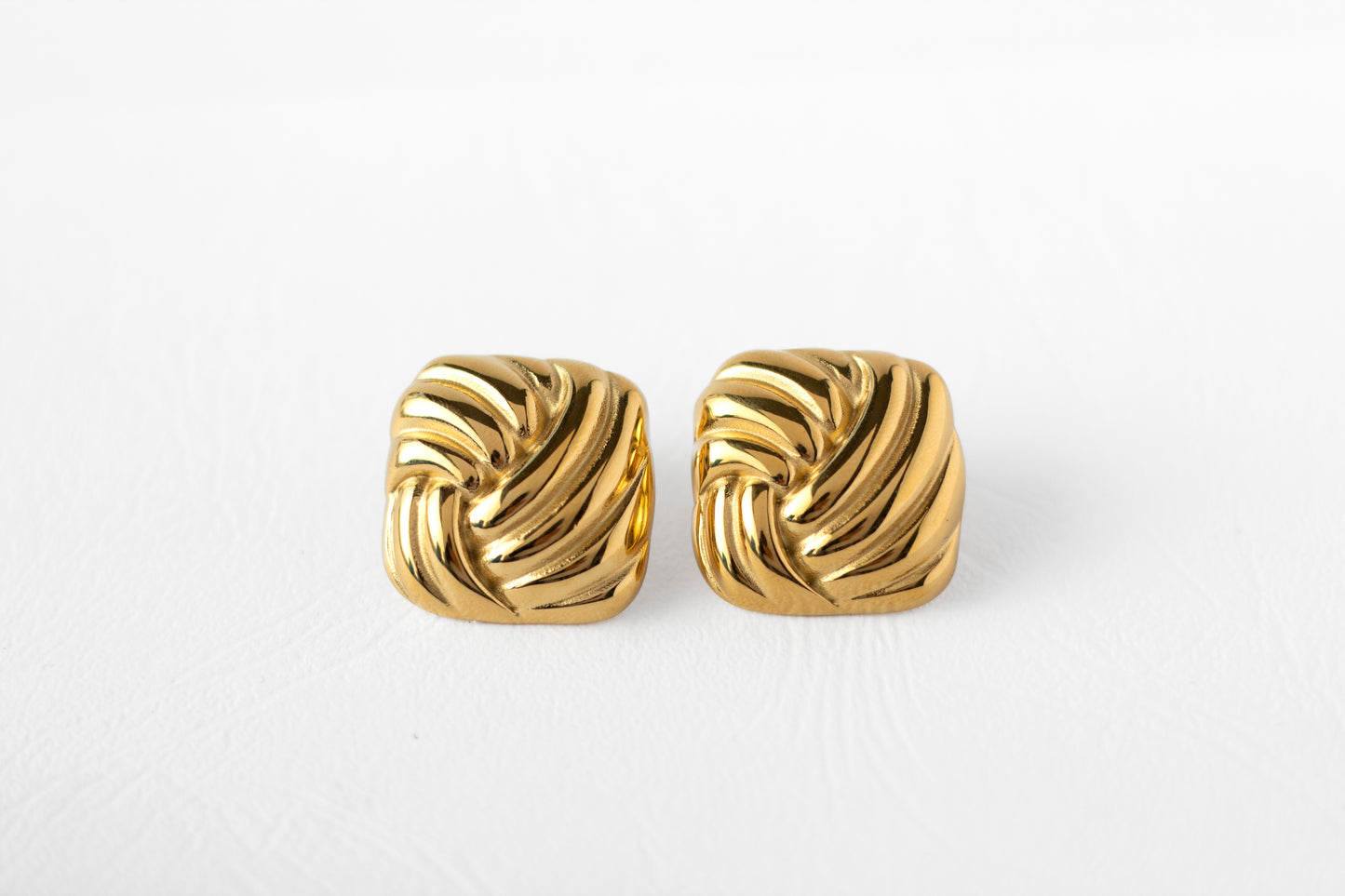 Swirl earrings, 18k Gold-plated